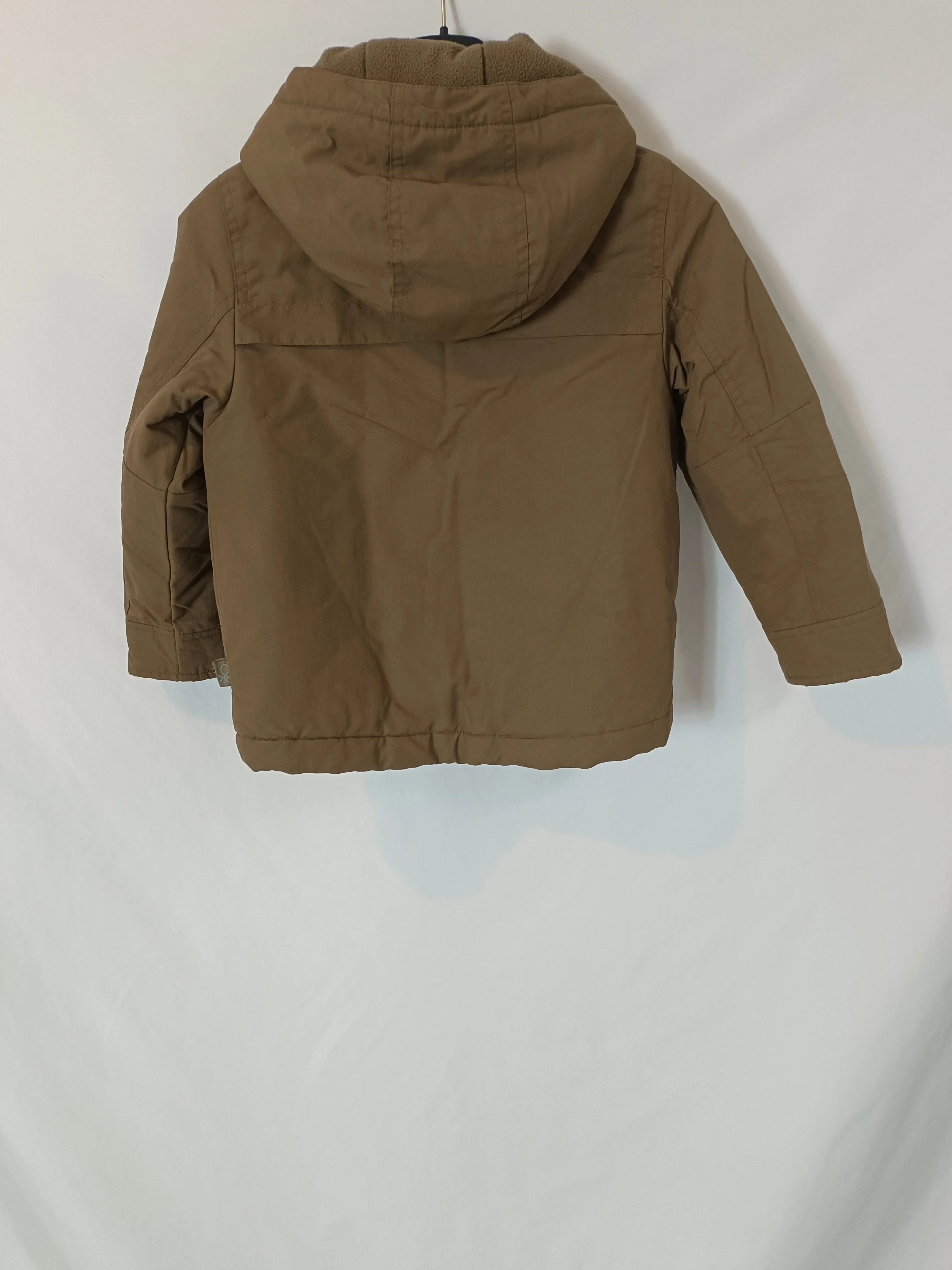 BENETTON. Parka marrn capucha T.u (3-4 aos)