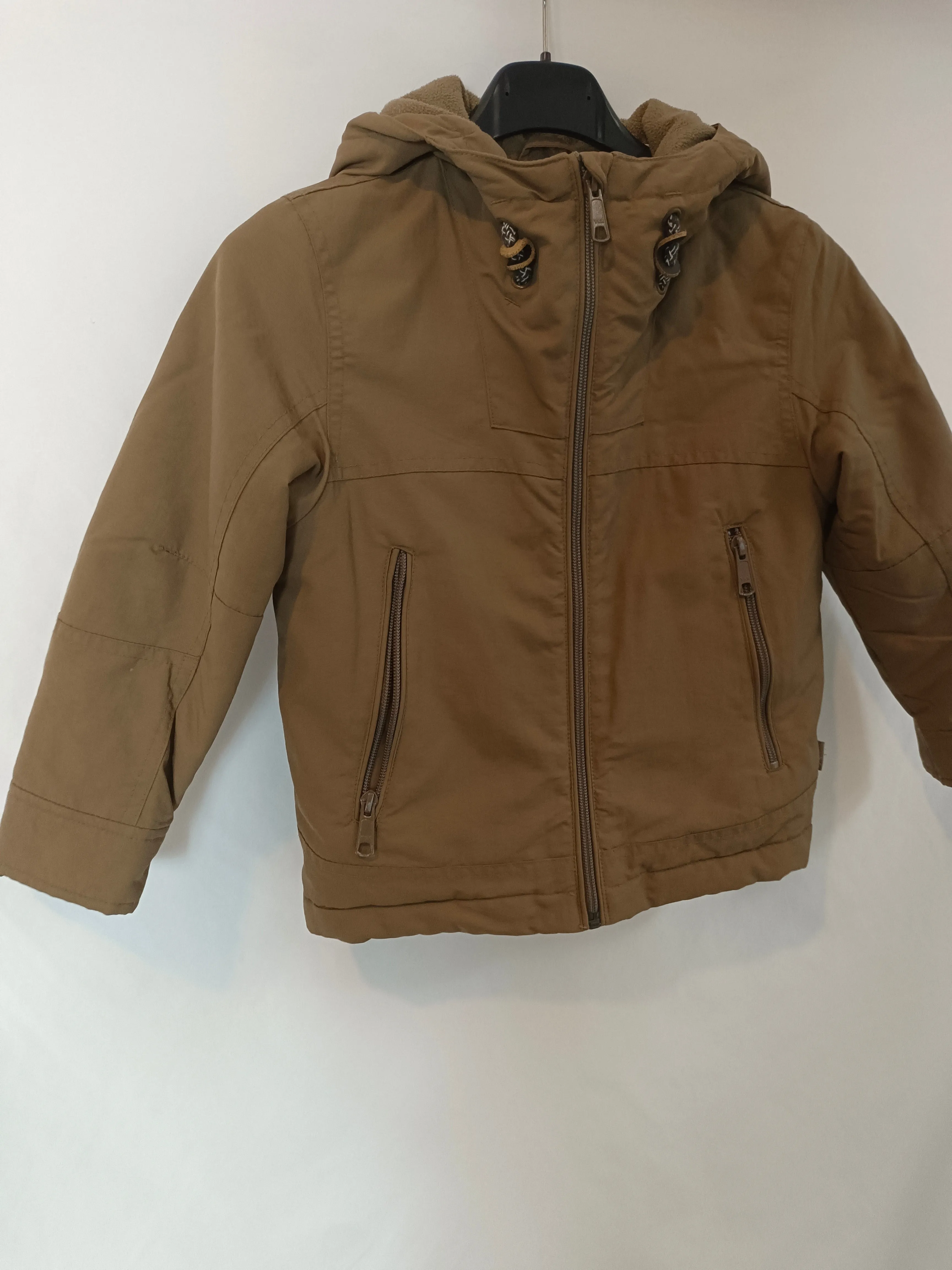 BENETTON. Parka marrn capucha T.u (3-4 aos)