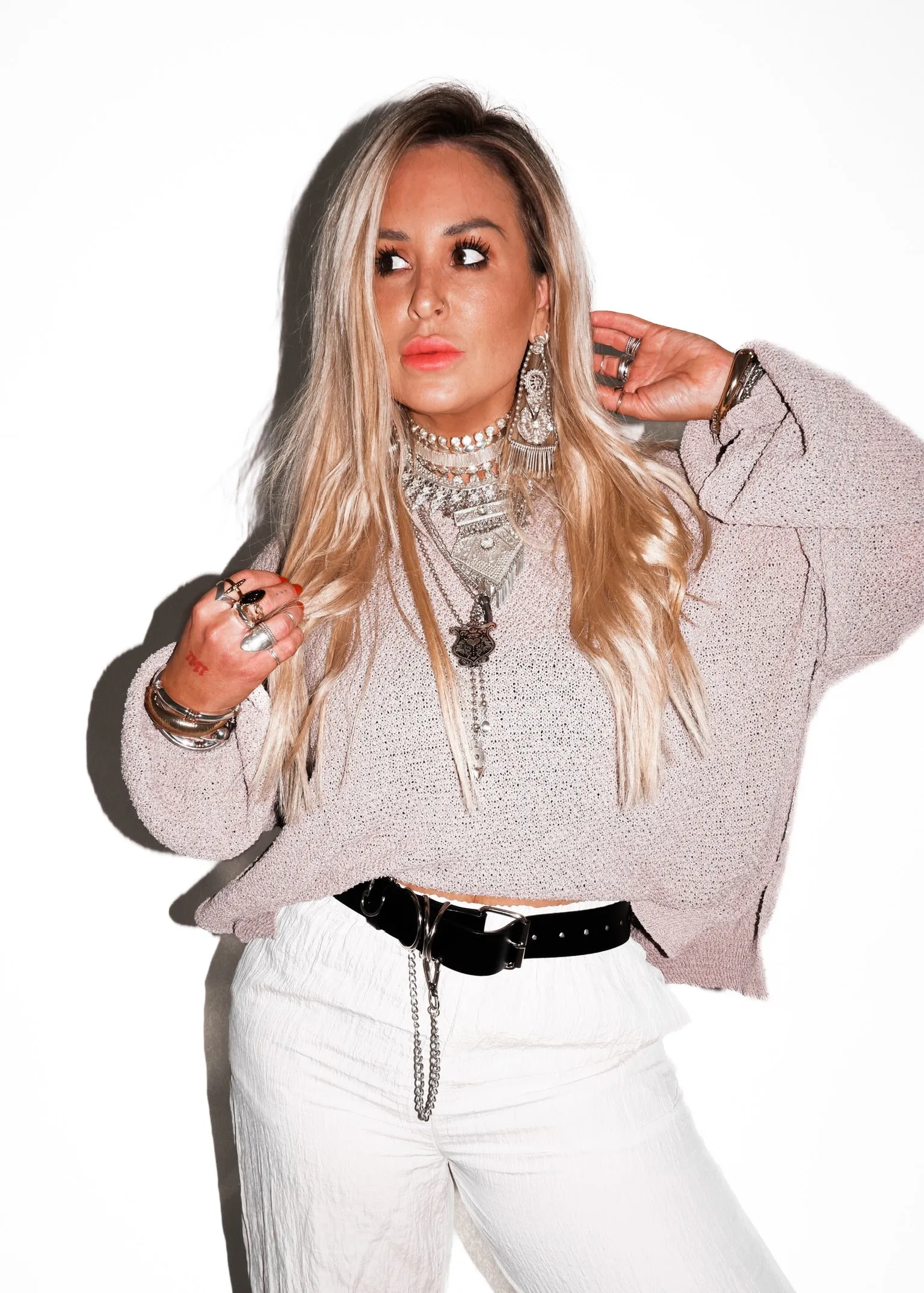 FEELS SLUMPY OVERSIZED SIDE SLIT SWEATER