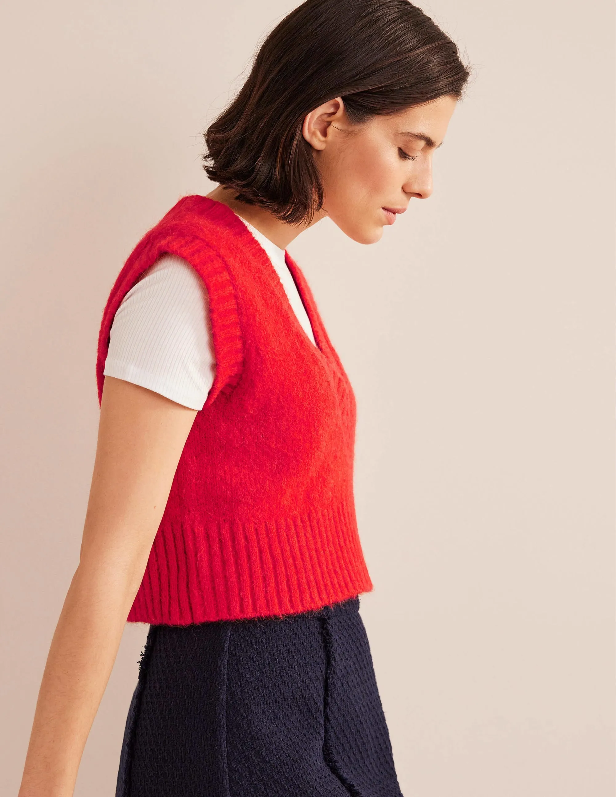 Fluffy Cropped V-Neck Tank Top-Tomato