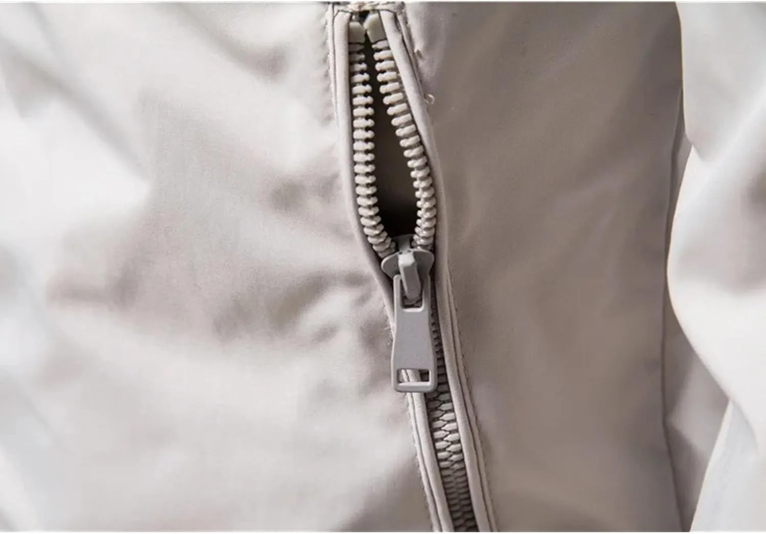 Men's Lightweight Jackets with Pockets Casual Spring Fall Windbreaker Windproof Zip Up Jacket Fashion Coats